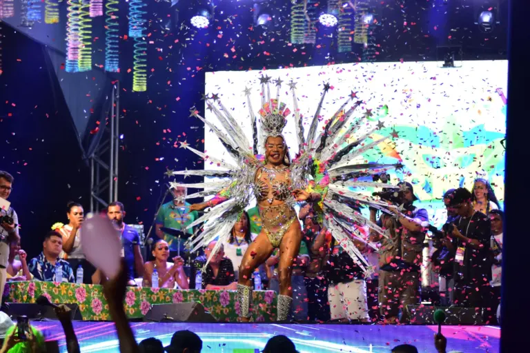 Folia! Escolha das Rainhas Trans e Gay marca o sábado de Carnaval em Rio Branco; veja programação