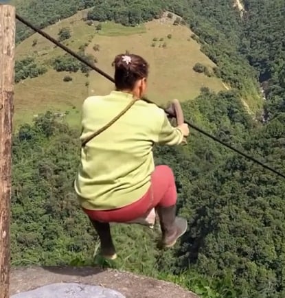 Sistema de cabos improvisado vira “linha de vida” em comunidades isoladas da Colômbia