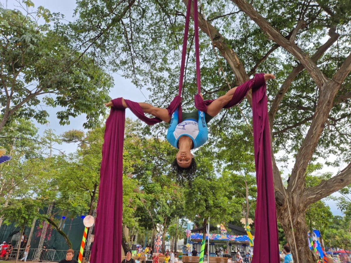 Erika é uma das responsáveis por um projeto social que acontece no barracão da capoeira do Taquari | Foto: ContilNet