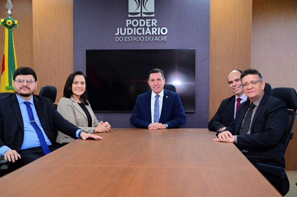 Presidente do TJAC, na oportunidade, convidou antecipadamente a vice-governadora para participar da 57ª edição do Fórum Nacional de Juizados Especiais