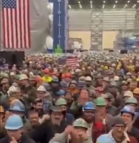 “Chega de homens de vestido”, diz secretário ligado a Trump durante visita a fábrica nos EUA