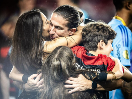 apos-demissao-no-flamengo,-esposa-de-filipe-luis-fala-em-“sensacao-de-injustica”