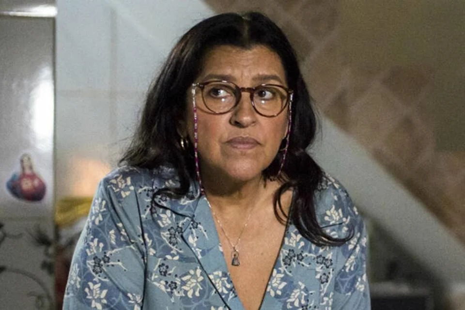 fa-pede-para-tirar-foto-com-regina-case-e-reacao-da-atriz-surpreende;-veja