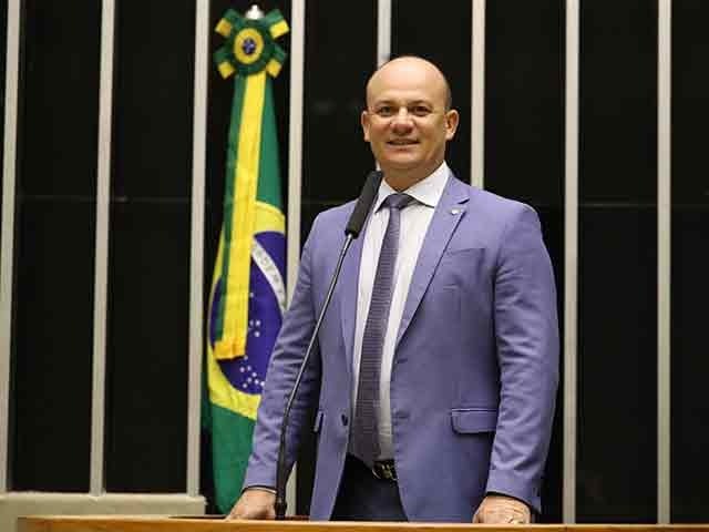 lider-da-oposicao-na-camara-planeja-pedir-impeachment-de-moraes-por-caso-master