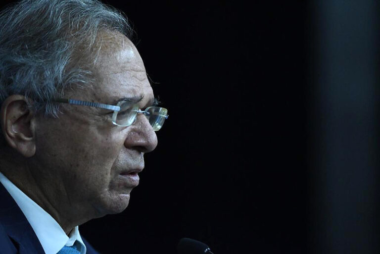 paulo-guedes:-se-flavio-bolsonaro-ganhar-eleicoes,-tera-meu-total-apoio