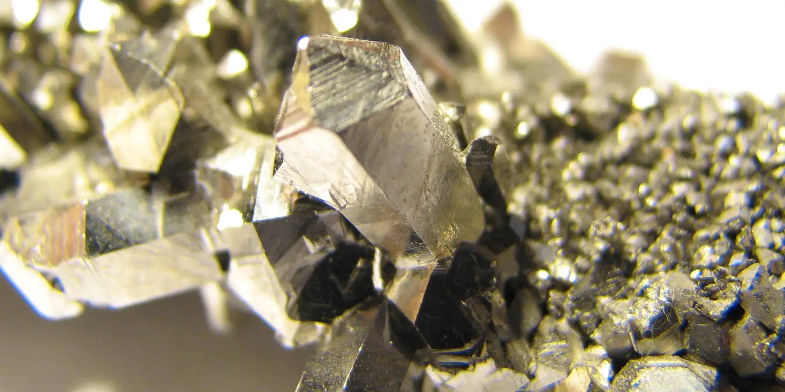 Brasil busca parceria com Europa para exploração de minerais críticos