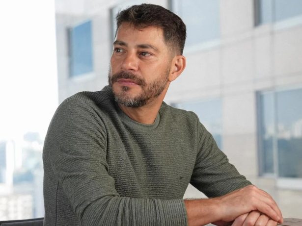 evaristo-costa-responde-internauta-que-disse-para-ele-nao-sair-do-‘armario’