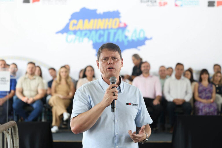 Tarcísio lidera corrida pelo governo de SP, aponta Datafolha