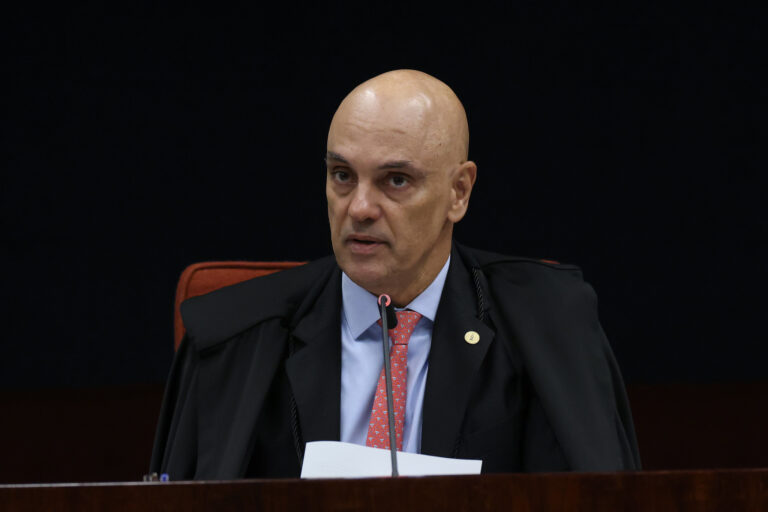 Moraes responde sobre supostas visitas à casa de Vorcaro