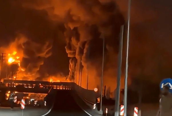 ataques-em-depositos-de-combustivel-criam-nuvem-negra-sobre-teera;-veja-imagens