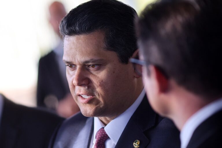 lula-fala-com-alcolumbre-e-deve-marcar-reuniao-sobre-indicacao-ao-stf-e-senado