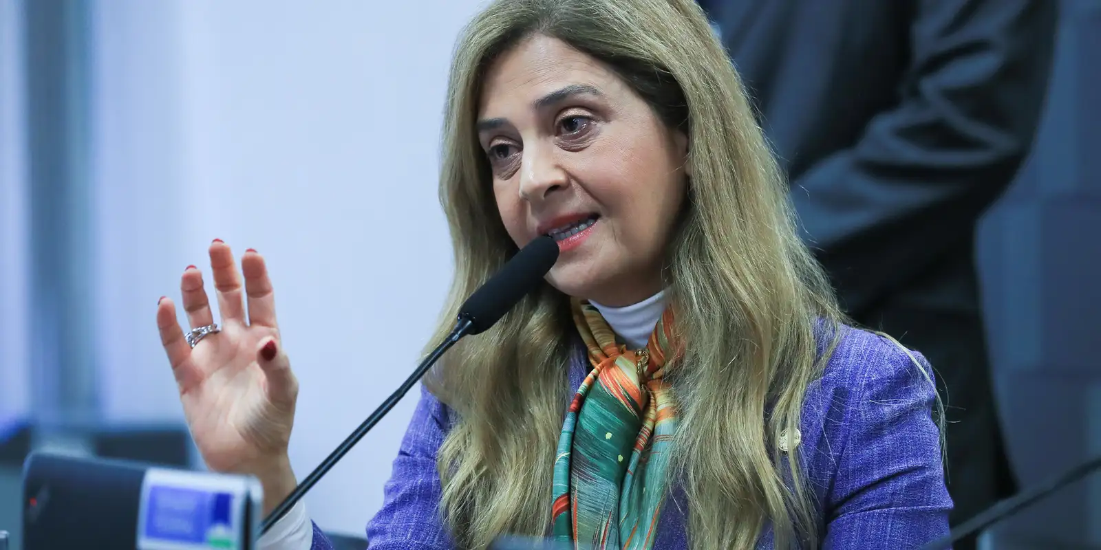 Dino mantém depoimento de Leila Pereira na CPMI do INSS Dino mantém depoimento de Leila Pereira na CPMI do INSS