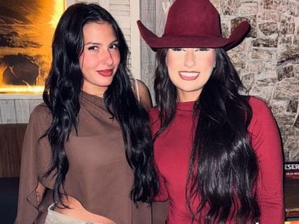 sosia-de-ana-castela-recebe-visita-da-boiadeira-e-semelhanca-impressiona:-“quem-e-quem?”