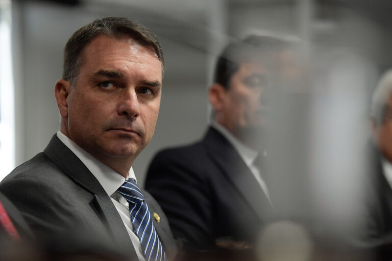 veto-de-moraes-a-visita-de-assessor-dos-eua-pode-causar-taxa-ao-brasil,-diz-flavio