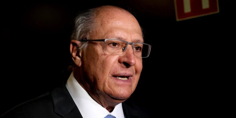Alckmin diz que governo prioriza abastecimento e busca evitar alta no preço do diesel