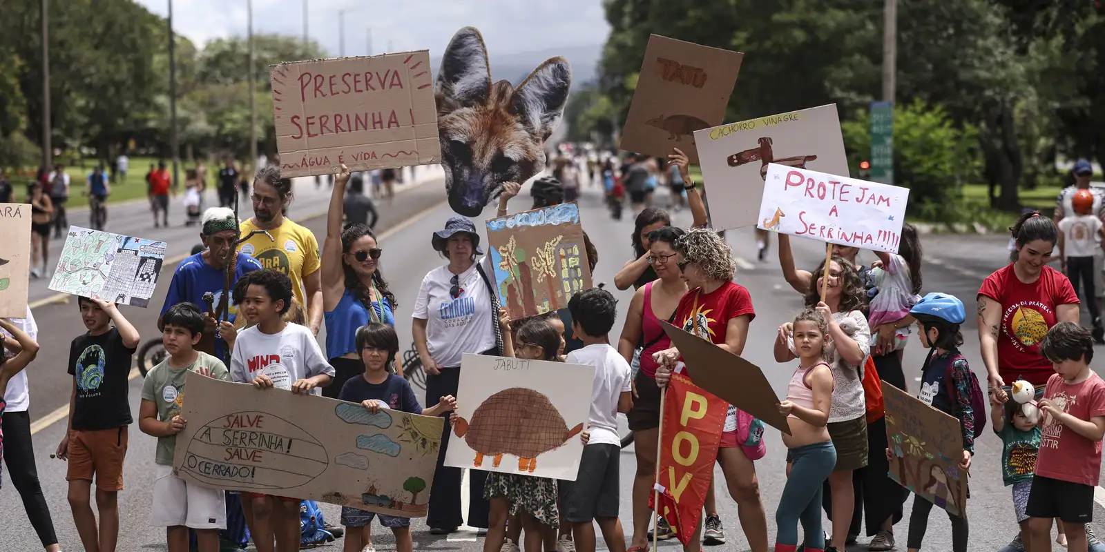 protesto-pede-retirada-de-area-ambiental-do-projeto-de-socorro-ao-brb