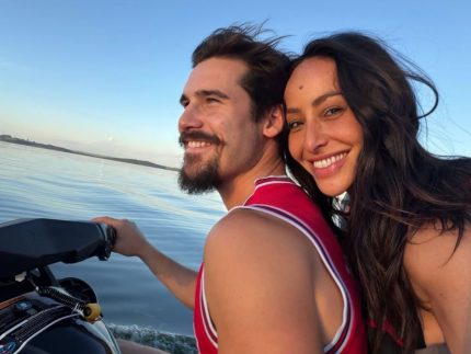 em-clima-de-romance,-sabrina-sato-passeia-de-jet-ski-com-nicolas-prattes