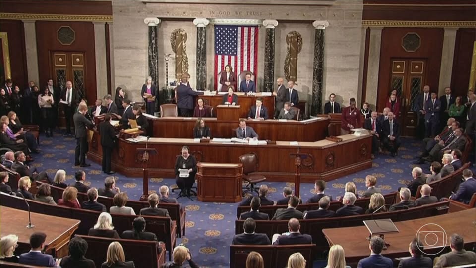 Relatório da Câmara dos EUA cita parcerias científicas com participação de universidades brasileiras em projetos espaciais.