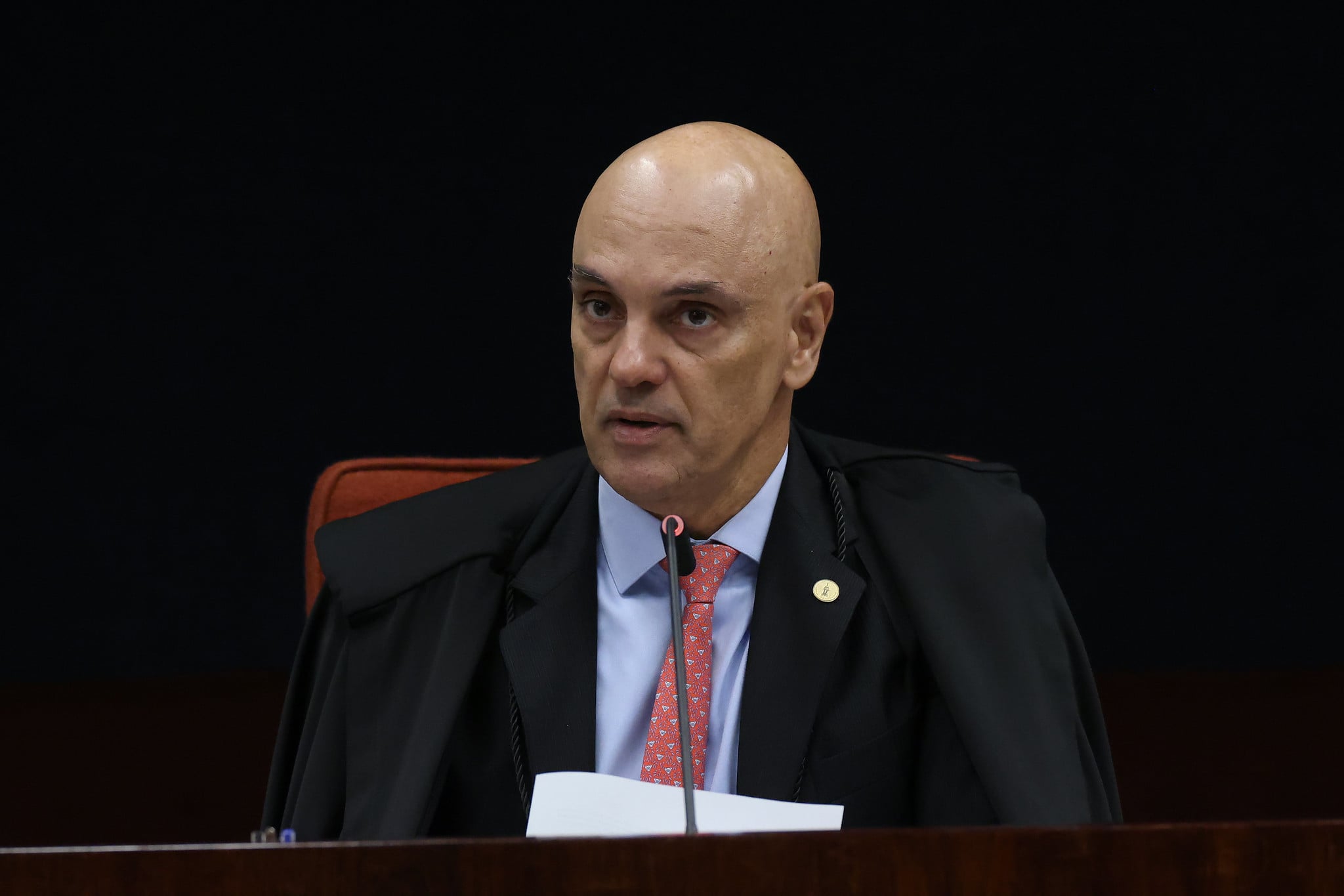 Alexandre de Moraes nega ter frequentado mansão de banqueiro