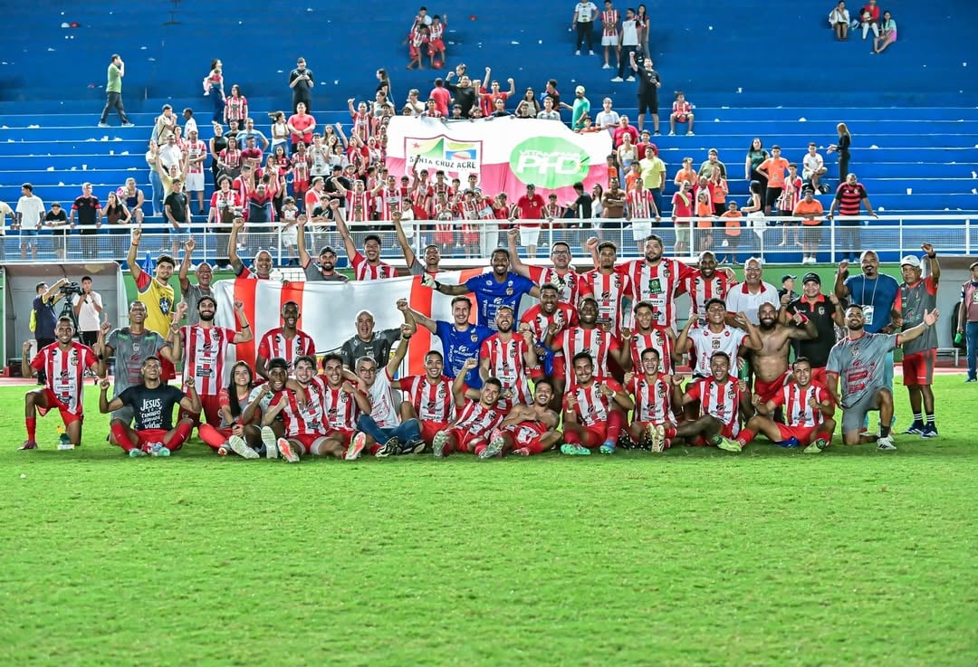 Estreante na elite, Santa Cruz vence no fim e decide o Estadual