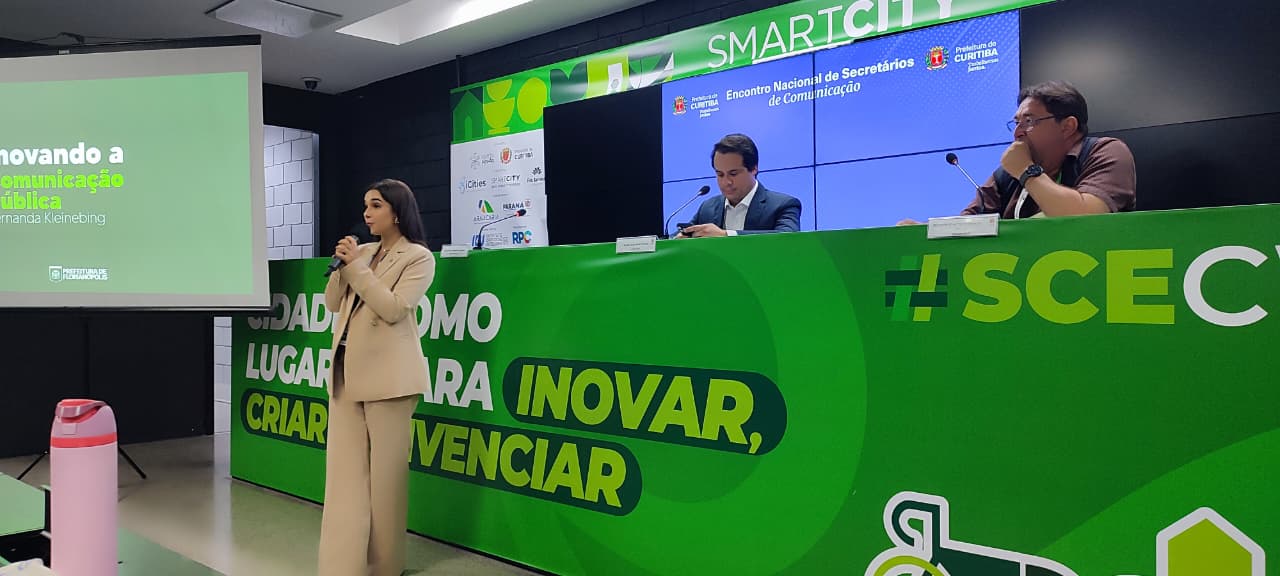 A programação incluiu painéis temáticos e palestras,