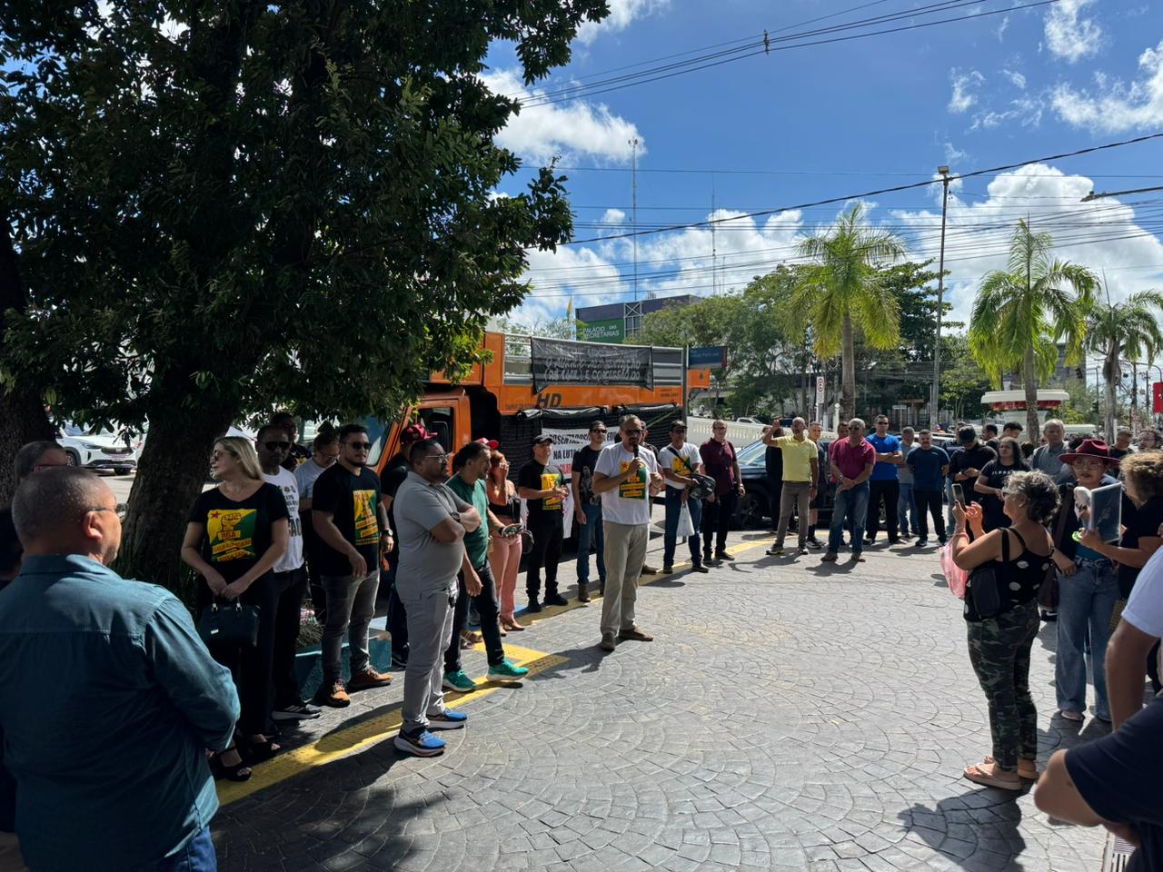 A expectativa é que o projeto seja votado ainda hoje.A expectativa é que o projeto seja votado ainda hoje.