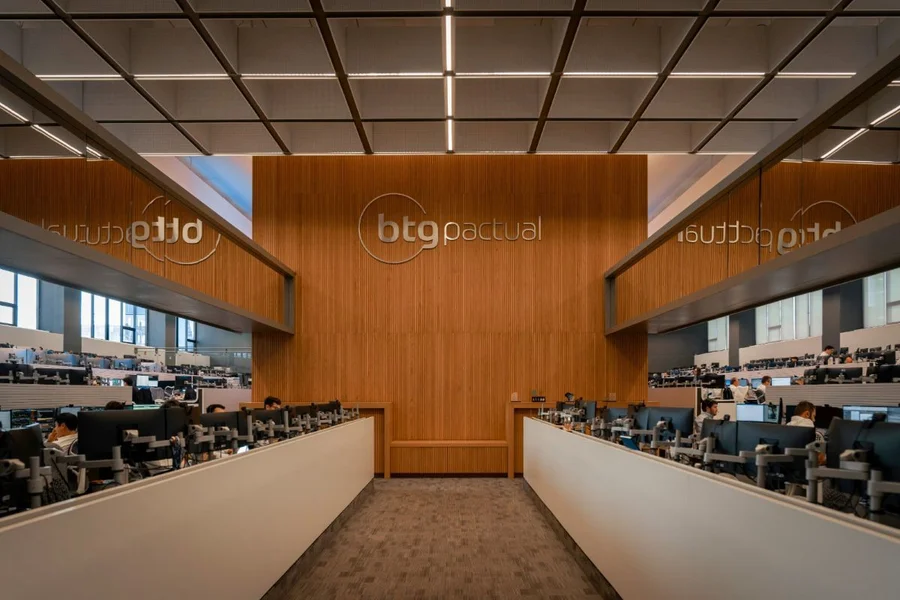 Ataque hacker desvia cerca de R$ 100 milhões e BTG suspende Pix