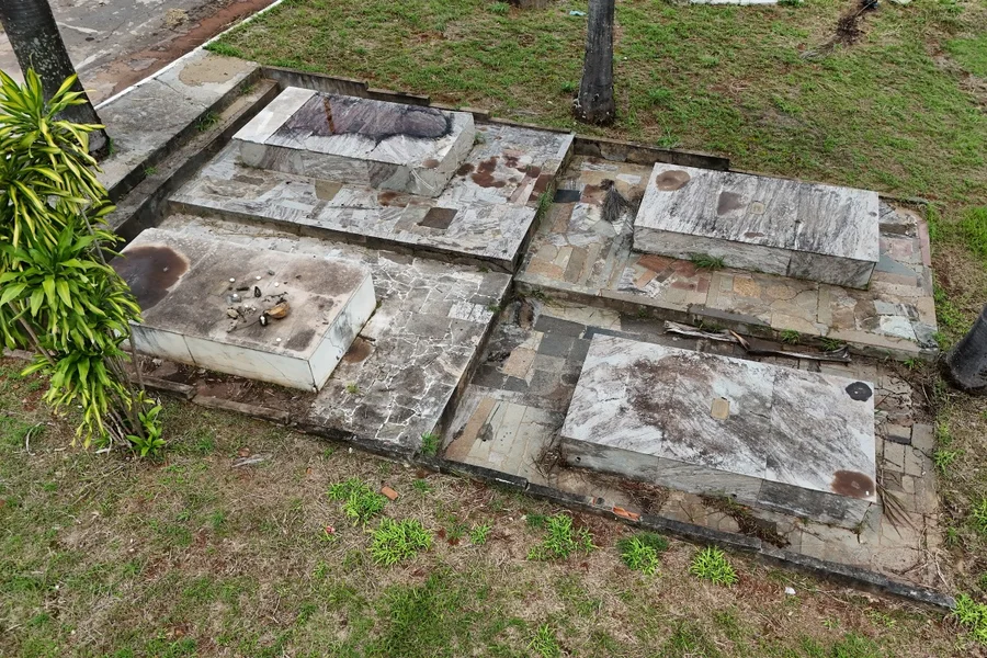 Quase quatro décadas após o maior acidente radiológico do mundo fora de usinas nucleares, o estado dos túmulos das vítimas do Césio-137 em Goiânia voltou a ser alvo de debate.