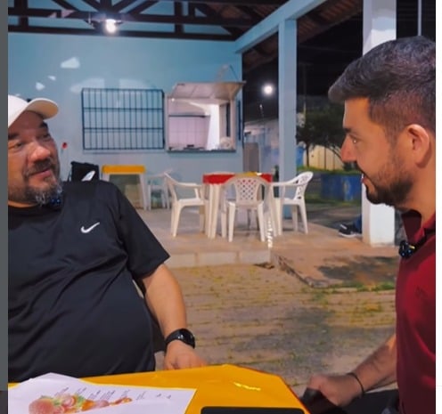 Deck se une ao Naldão e provoca gigantes do fast-food