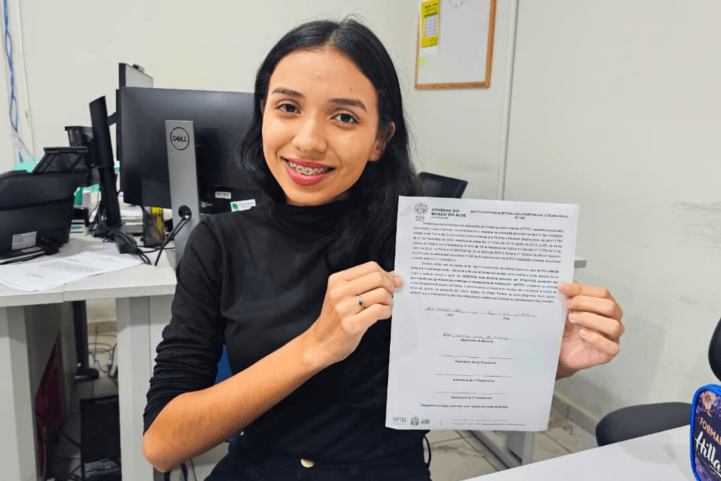 Ex-aluna é aprovada em seleção e vira servidora no Acre