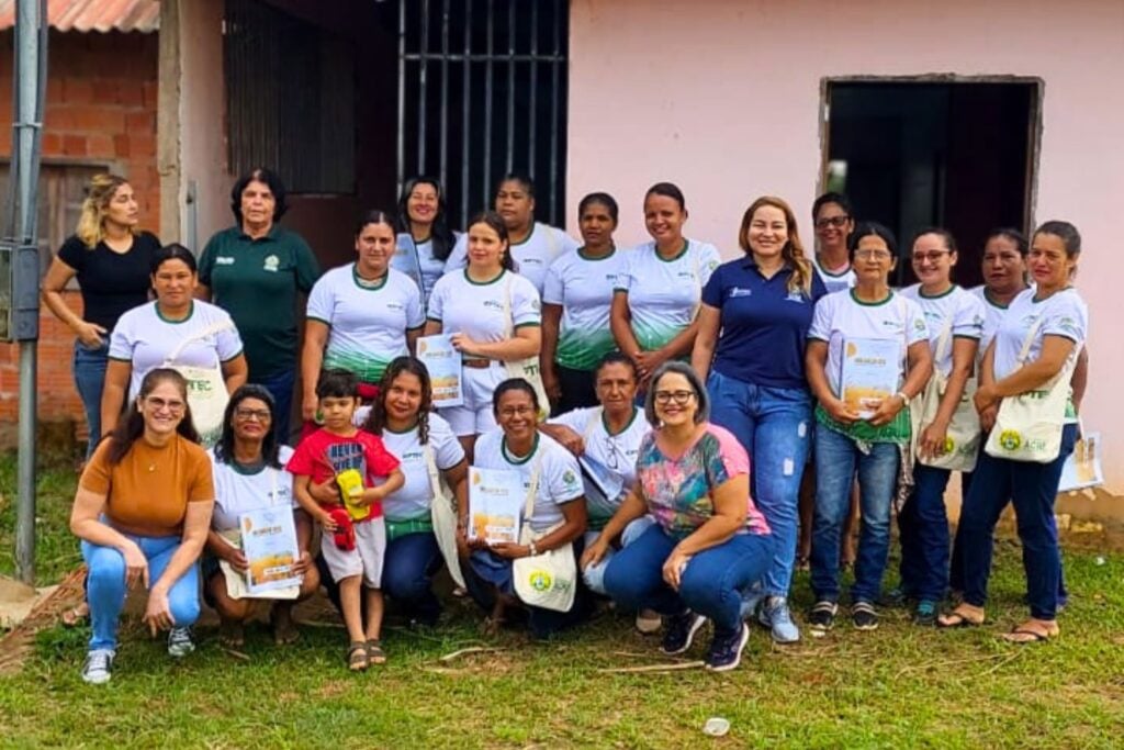 Produtoras rurais do interior do Acre recebem curso de horta orgânica do Ieptec