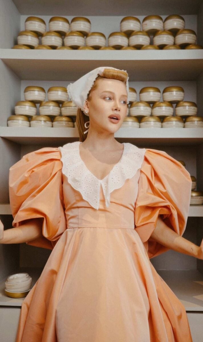 Em campanha do Boticário, Malu Borges elege o novo Lily Cashmere