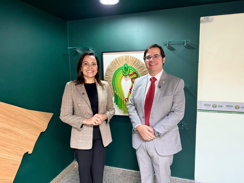 Mailza Assis inspeciona nova sede da Representação do Acre em Brasília