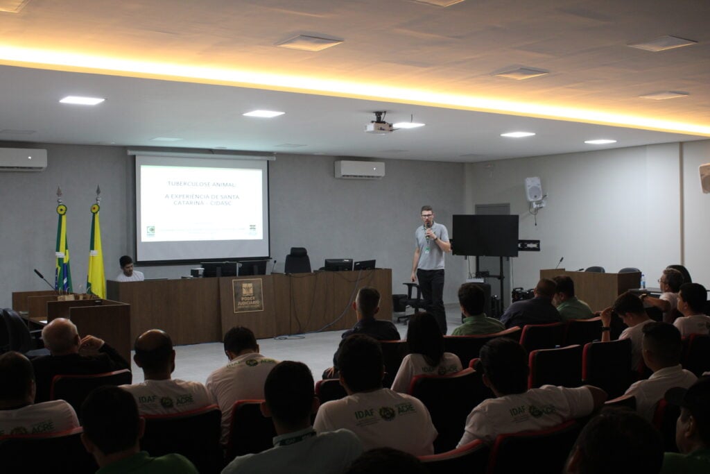 Idaf promove treinamento em Brasileia para consolidar Acre como zona livre de aftosa