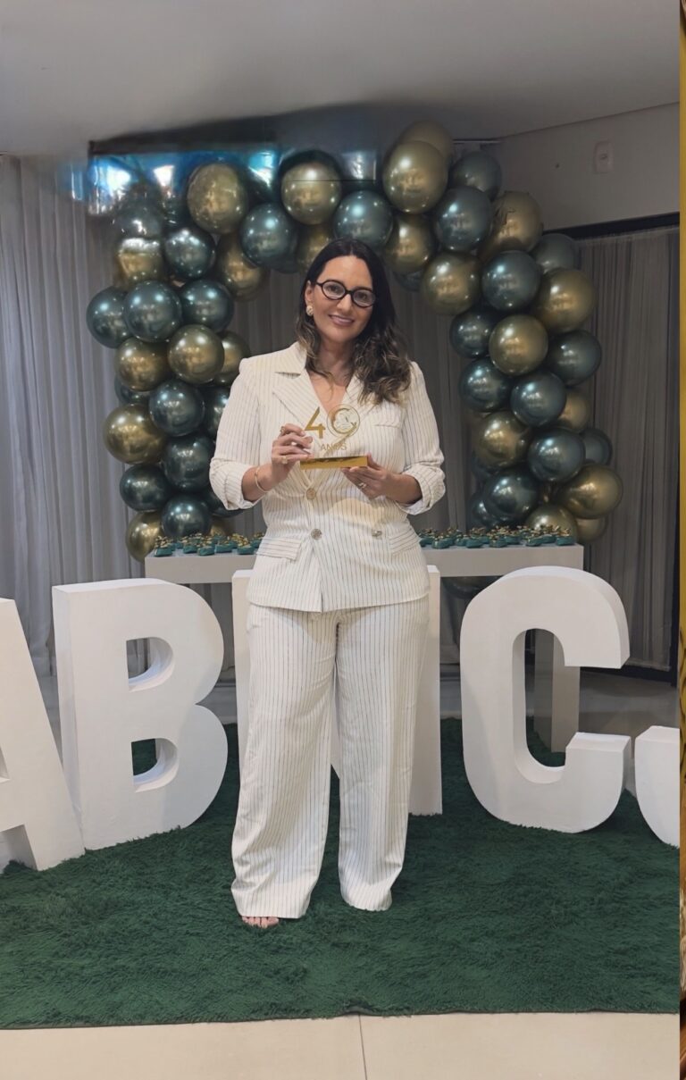 Robertha Moura foi uma das grandes surpresas da noite de posse de Helcinkia Albuquerque a frente da ABMCJ-Acre.