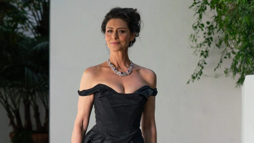 Maria Fernanda Cândido é 1ª brasileira a usar alta joalheria Tiffany no Oscar 2026