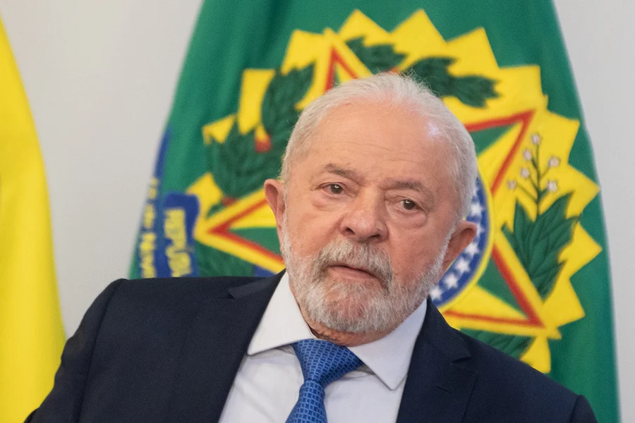O governo do presidente Luiz Inácio Lula da Silva (PT) anunciou, nesta quinta-feira (12/03), um pacote de medidas emergenciais para mitigar o impacto da escalada do conflito no Oriente Médio sobre o bolso dos brasileiros.