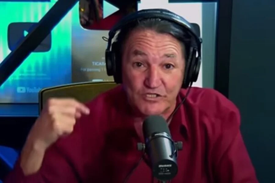 O humorista Marquito, braço direito de Ratinho no SBT, passará por um novo e importante procedimento cirúrgico na tarde desta segunda-feira (23/03). A informação foi confirmada por sua esposa, Milva Maia, em um vídeo emocionante publicado nas redes sociais do artista.