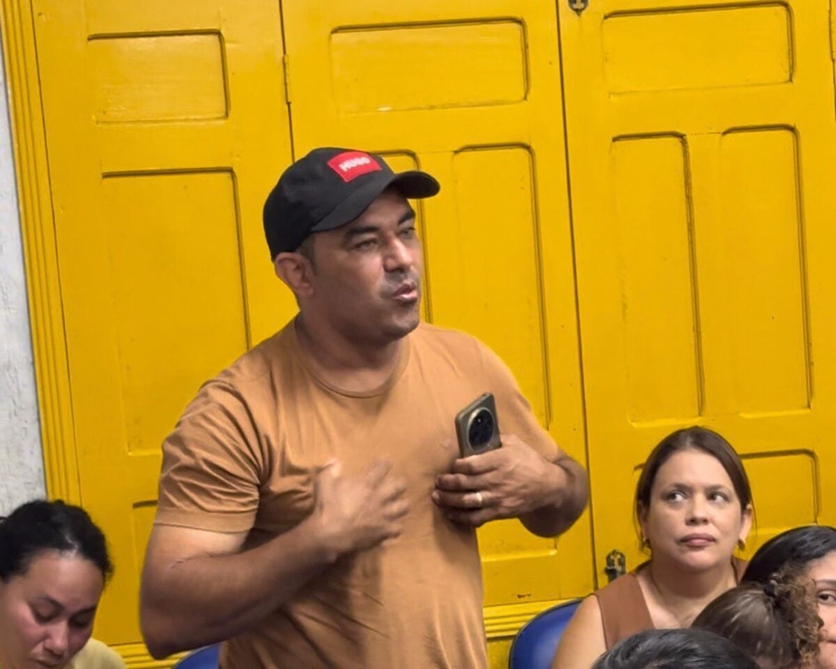 Em tom firme, o pai fez um apelo direto durante a reunião