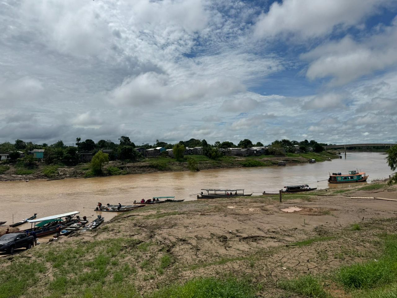 Rio Iaco permanece baixo e distante da cota de alerta em Sena Madureira