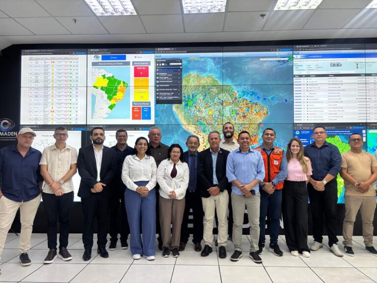 Os prefeitos visitaram centros científicos para fortalecer resposta a eventos climáticos