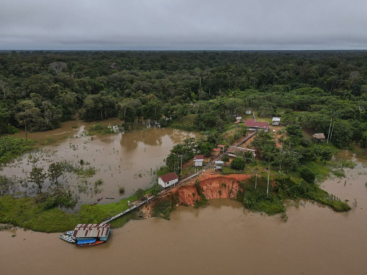 Indígena é agredido por pescadores ilegais e abandonado amarrado à deriva em rio no Amazonas