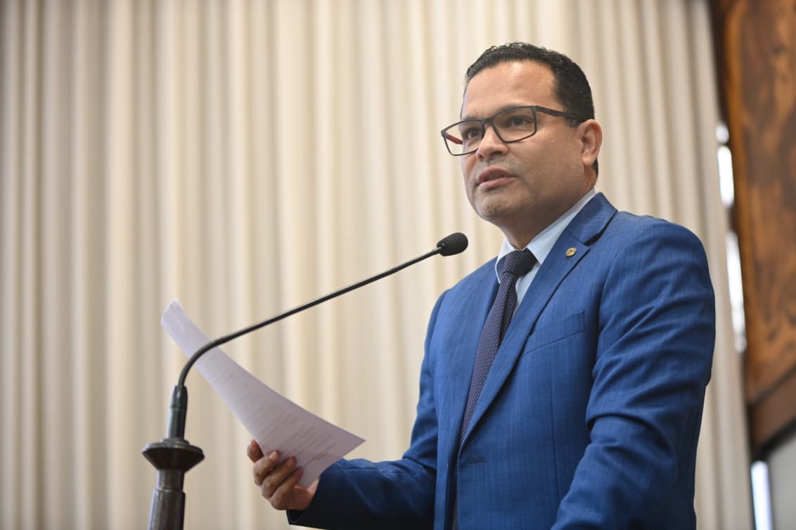 Tadeu Hassem oficializa saída da base do Governo em discurso na Aleac/Foto: Juan Diaz/ContilNet