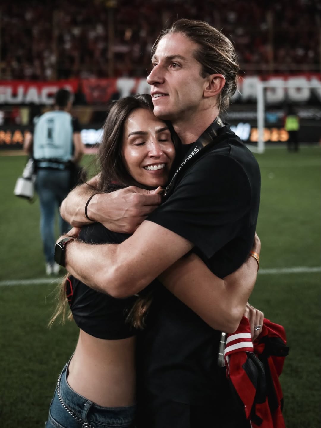 Esposa do ex-técnico manifestou indignação após a demissão anunciada na madrugada seguinte à goleada por 8 a 0/