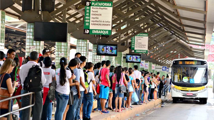 Associação de moradores repudia suspensão de linhas de ônibus