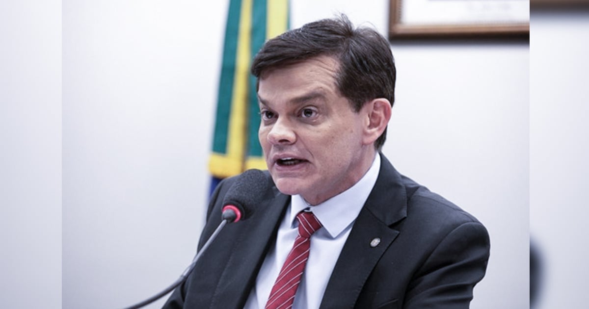 Deputado Dimas Gadelha comenta internação de Bolsonaro e pede respeito diante de momento delicado