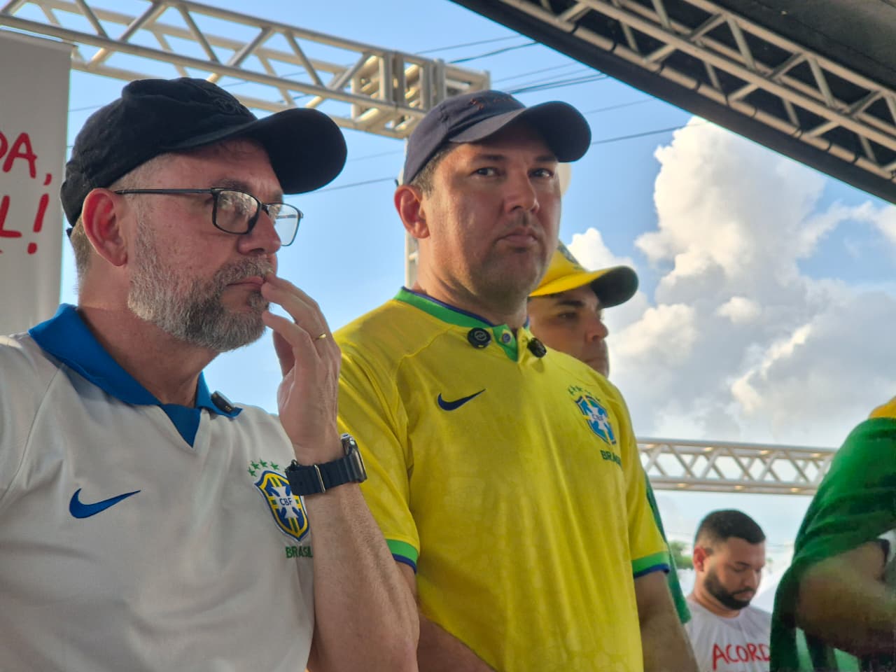 Joabe Lira convocou apoiadores da direita em ato, criticou governo Lula e declarou apoio a Flávio Bolsonaro durante evento realizado domingo.