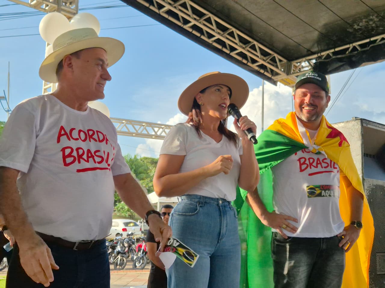 Primeira dama discursou no ato “Acorda Brasil”, defendeu mobilização pacífica, criticou cenário nacional e afirmou que movimento é “chamamento de consciência”.