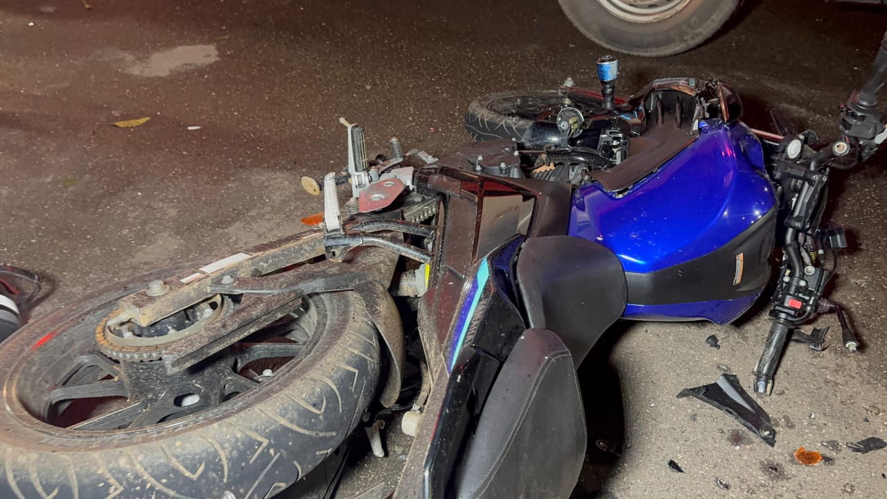 Acidente envolvendo duas motocicletas resultou em mortes no local; Samu confirmou óbitos e perícia realizou procedimentos.