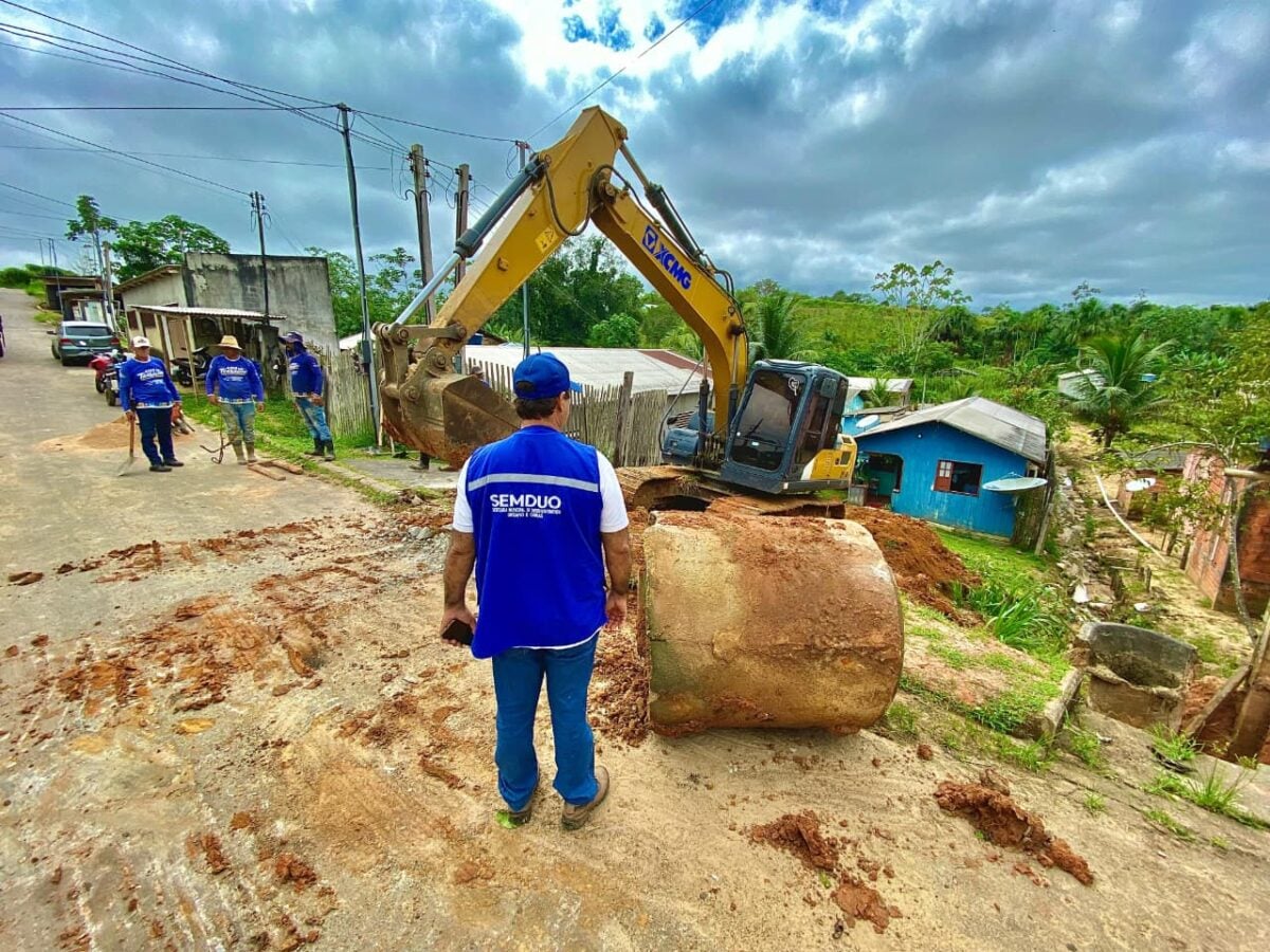 Prefeitura de Cruzeiro do Sul mantém drenagem e tapa-buracos na cidade